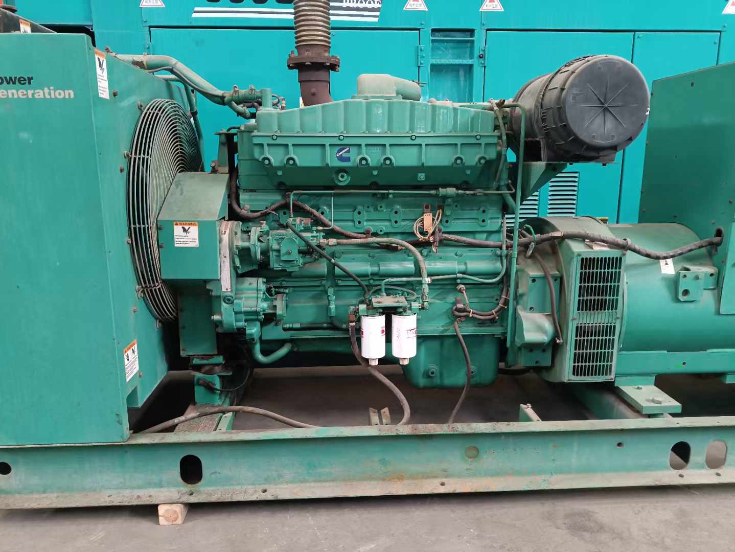 金塔过载会对 600kW 柴油发电机组造成哪些损害？