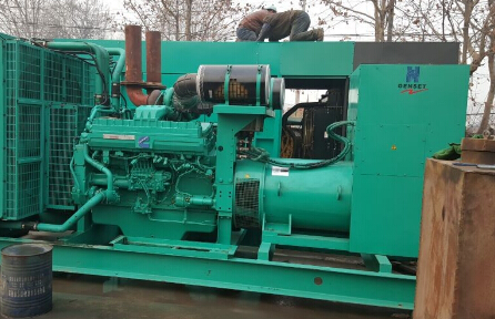 金塔发电机组如何判断水冷式机油散热器内部是否需要清洗？