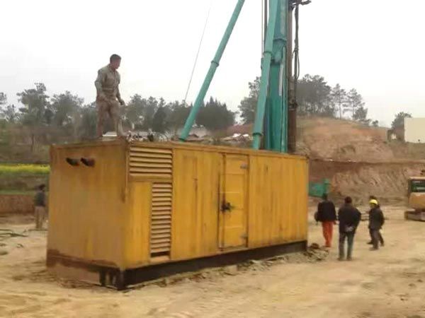 金塔如何判断水冷式机油散热器密封件是否需要更换？